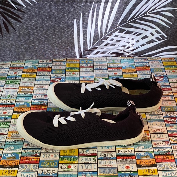 Roxy Surf Women’s Bayshore Knit Sneakers – Size 11 - Picture 1 of 8